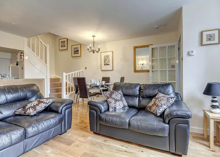 6 Torwood Gables
